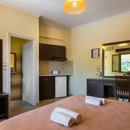 Makis Hotel *
